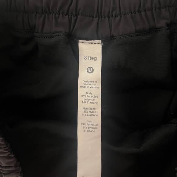 Lululemon Hotty Hot Shorts 2.5 (Low Rise) - Picture 2 of 3